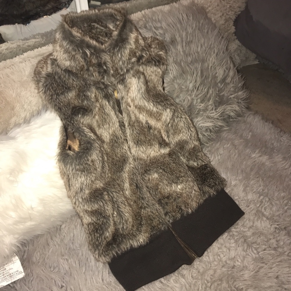 FUR VEST
